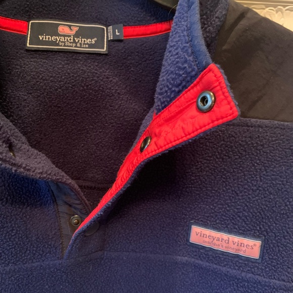 Vineyard Vines solid blue fleece 1/4 zip. In very good condition, size large - Picture 2 of 3
